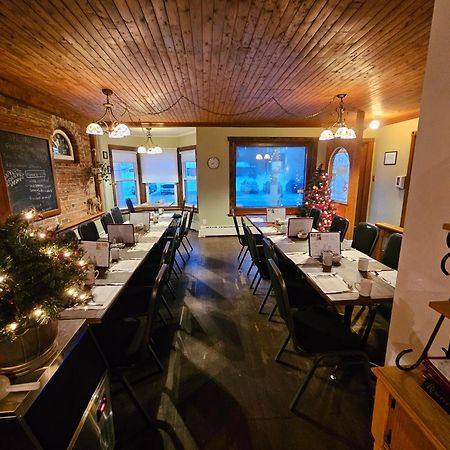 Auberge Les Deux Tours Сагеней Экстерьер фото