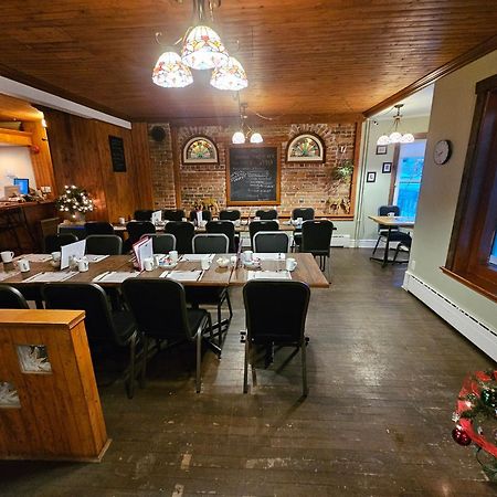 Auberge Les Deux Tours Сагеней Экстерьер фото