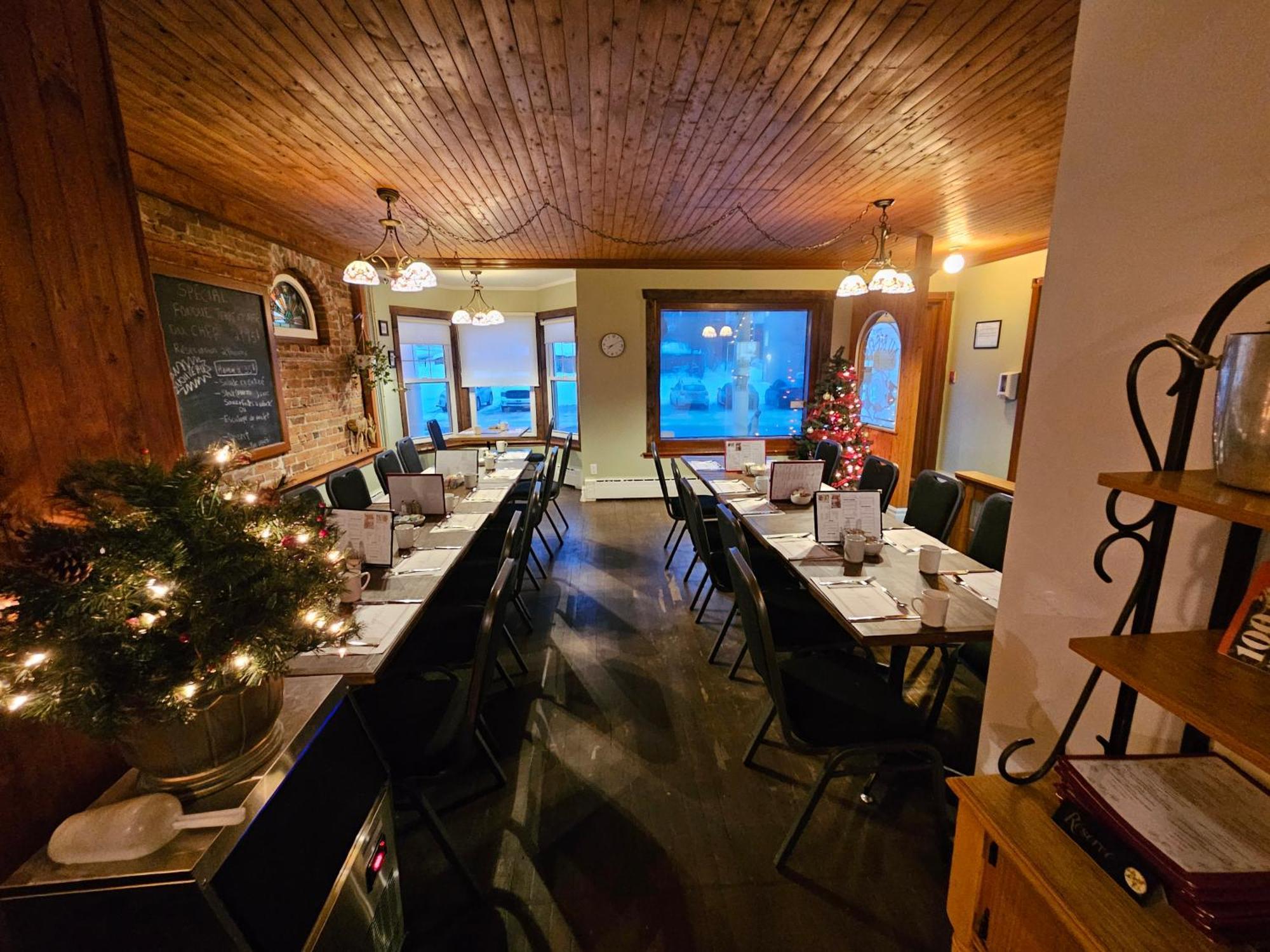 Auberge Les Deux Tours Сагеней Экстерьер фото
